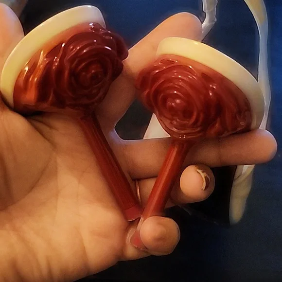 Elegant Cream Slingback Charlws And Keith Heels With Rose - Picture 3 of 4